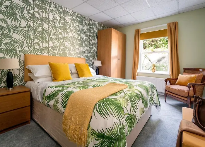 Palm Grove Apartments